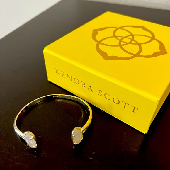 Elegant Kendra Scott gold cuff - Picture 2 of 2